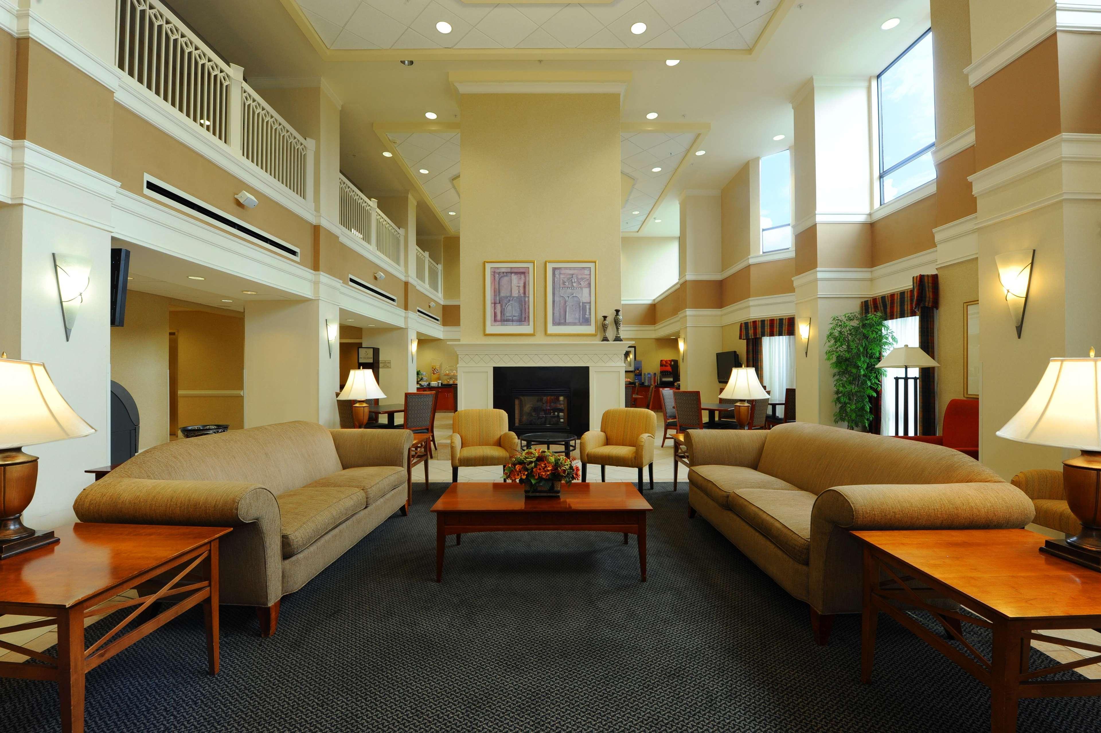Hampton & Suites-atlanta Airport North-i-85 Hotel
