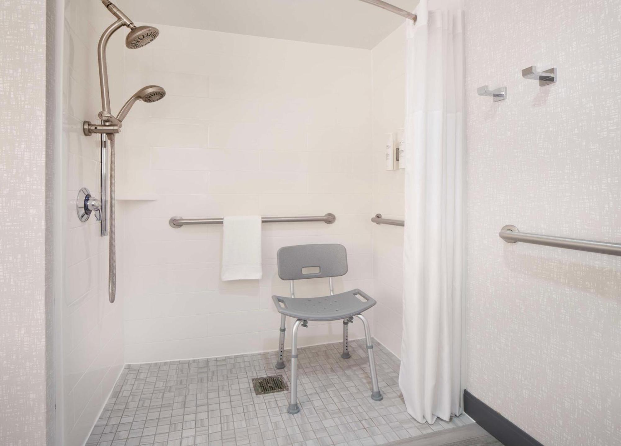 Hampton & Suites-atlanta Airport North-i-85 Hotel