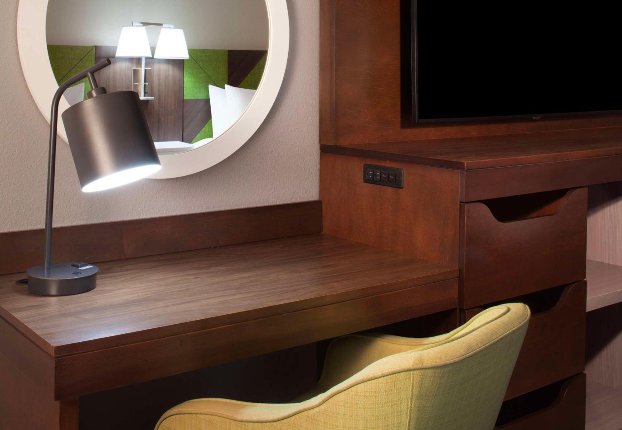 Hotel Hampton & Suites-atlanta Airport North-i-85