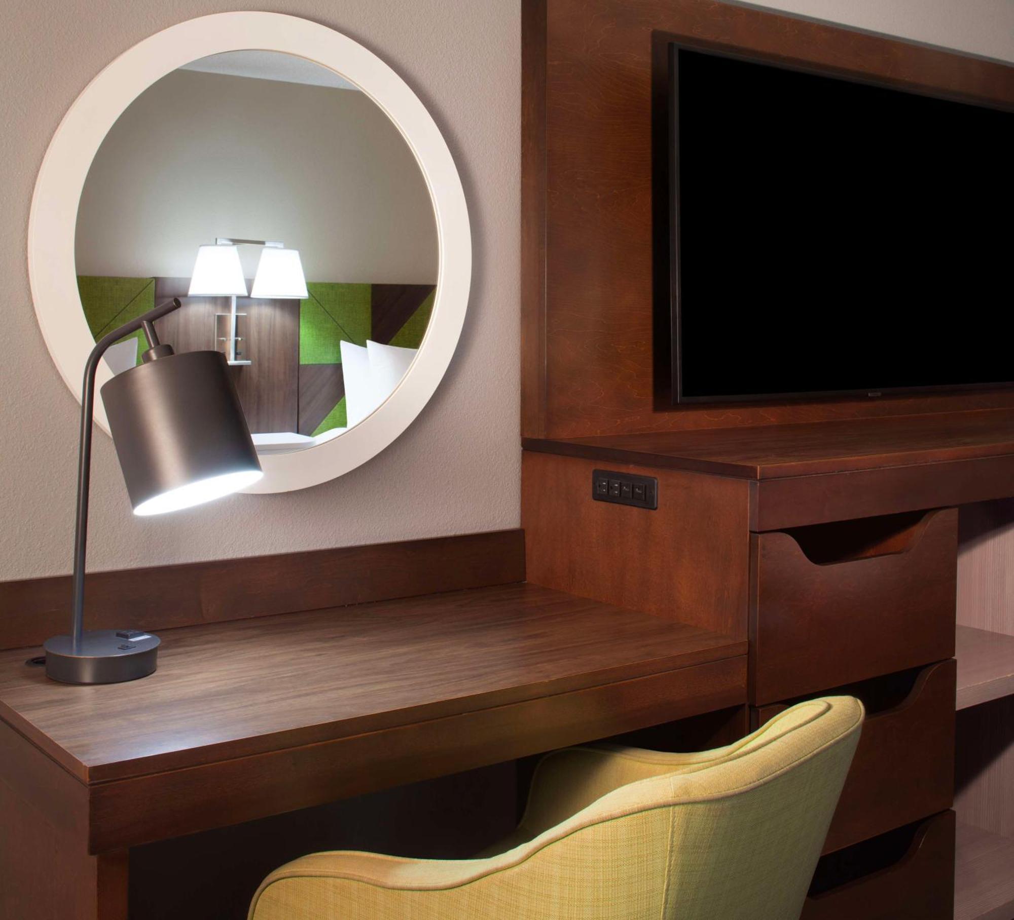 Hampton & Suites-atlanta Airport North-i-85 Hotel