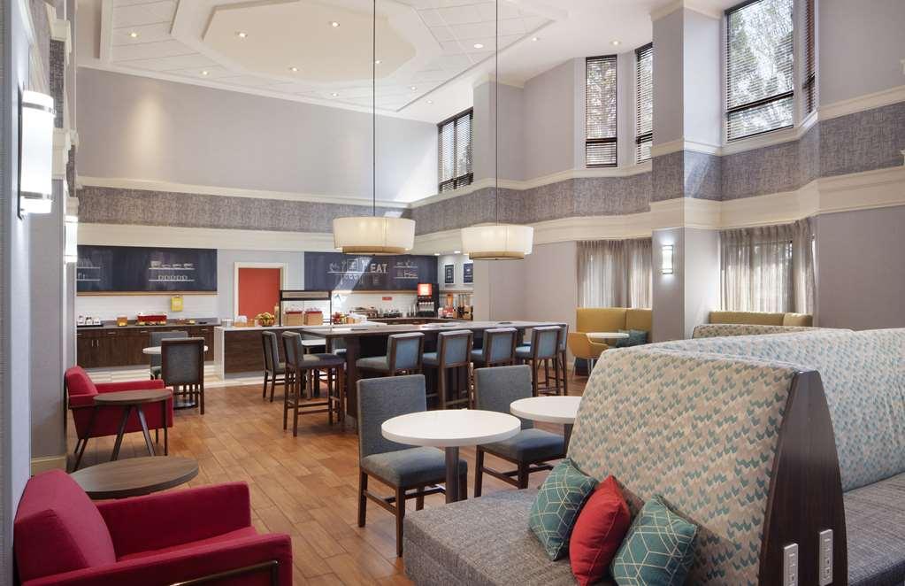 Hampton & Suites-atlanta Airport North-i-85 3*